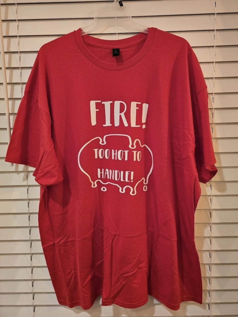Graphic Tee in Red Like New